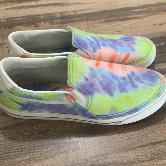 Nike Women’s Tie Dye Slip Ons Size 11 - Picture 2 of 5